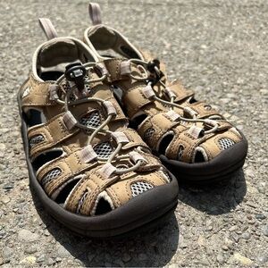 [6.5] L.L Bean Women’s Fisherman Sandals Tan & Pink Detail Water Shoe